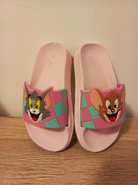 Šľapky tom a jerry, 25