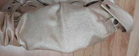 Zlatá koženková bunda, 122