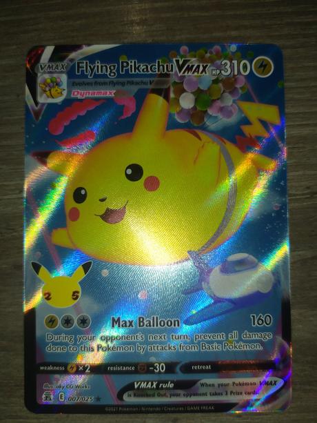 Pokemon karty surfing a flying pikachu vmax,