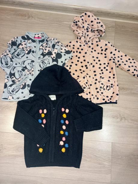 Mikiny a svetre, 104