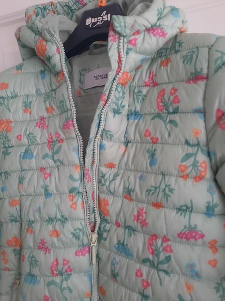 Dievcenska vetrovka, reserved,158