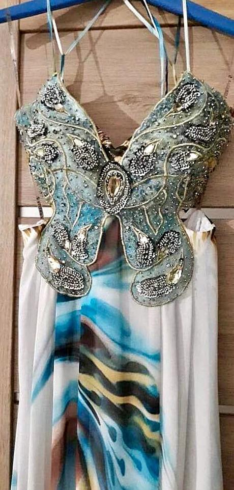 Prekrásne spoločenské šaty, s