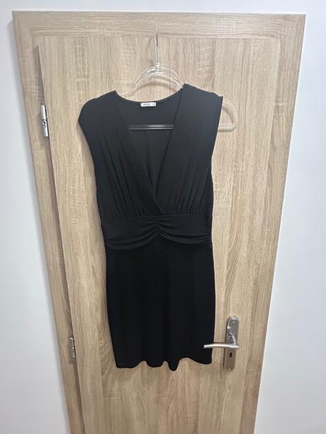 Malé čierne saty, m