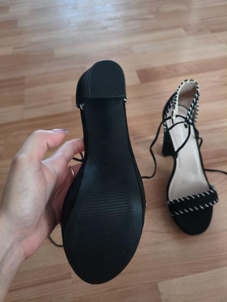 Sandalky, 39