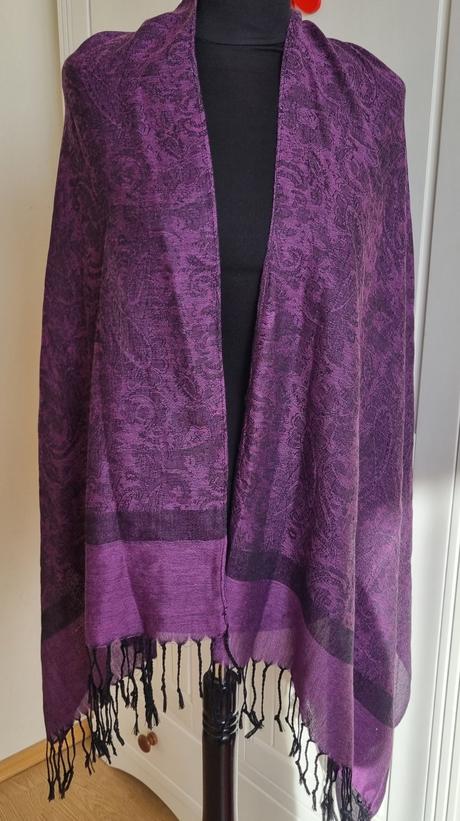 Fialový šál/štóla, 