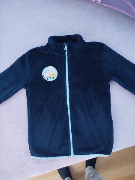 Darujem za postovné 3,90 eur mikinku č.122/128, 128