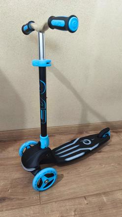 Kolobežka trojkolesová, 