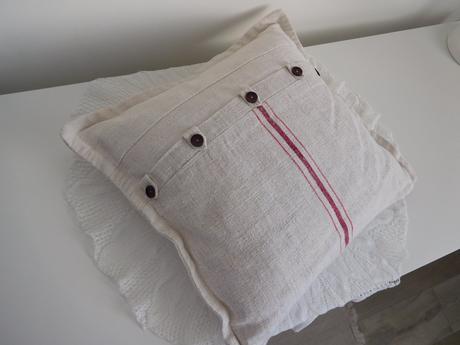 Vankúše menšie , vačšie, podlhovasté,, 