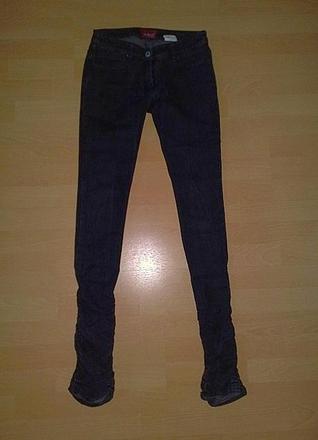 Znackove cierne trendy rifle s riasenim, 34