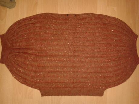 Zaujimavy svetrik, m