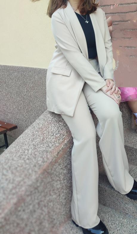 Kostým béžový, l