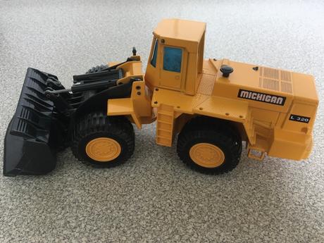 Model bagra michigan l 320,