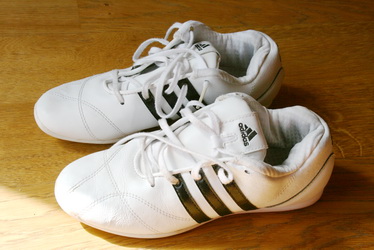 Značkové tenisky s bielou podrážkadidas, č. 35, adidas,35