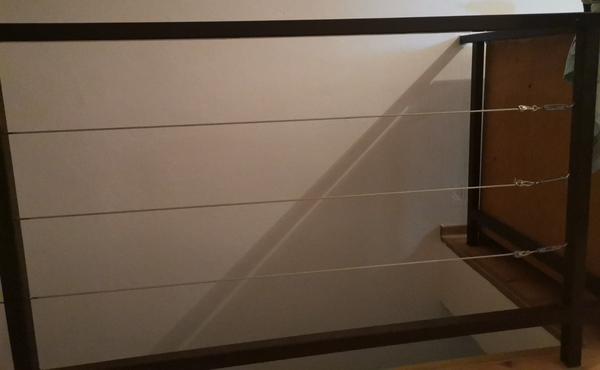 Čo použiť na dočasné zabezpečenie zábradlia?