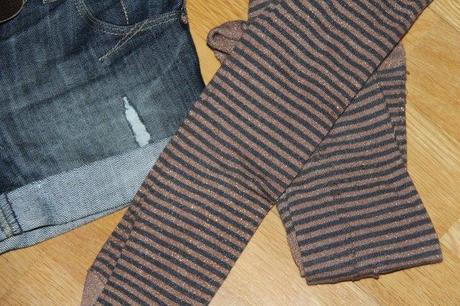 Kraťase s opaskom a pančuškami, next,122