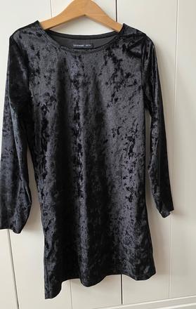 Čierne zamatové šaty, reserved,128