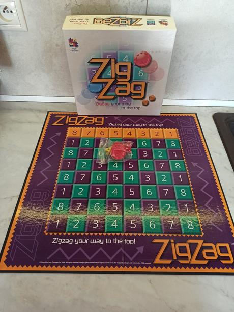 Zig zag spolocenska hra,