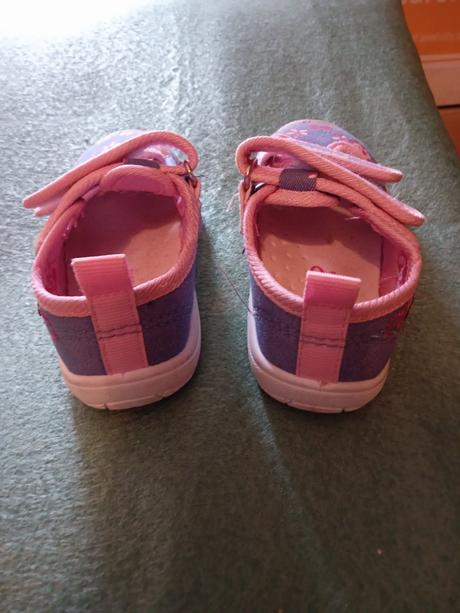 Papucky/sandalky, 22