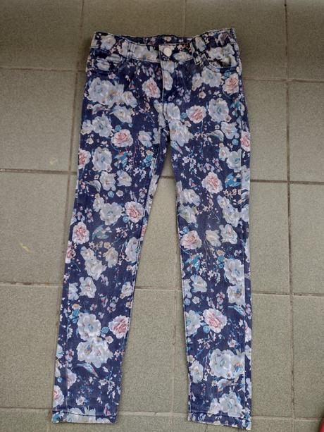 Kvietkované nohavice, 128