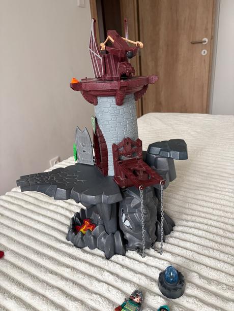 Playmobil veža s drakmi, 