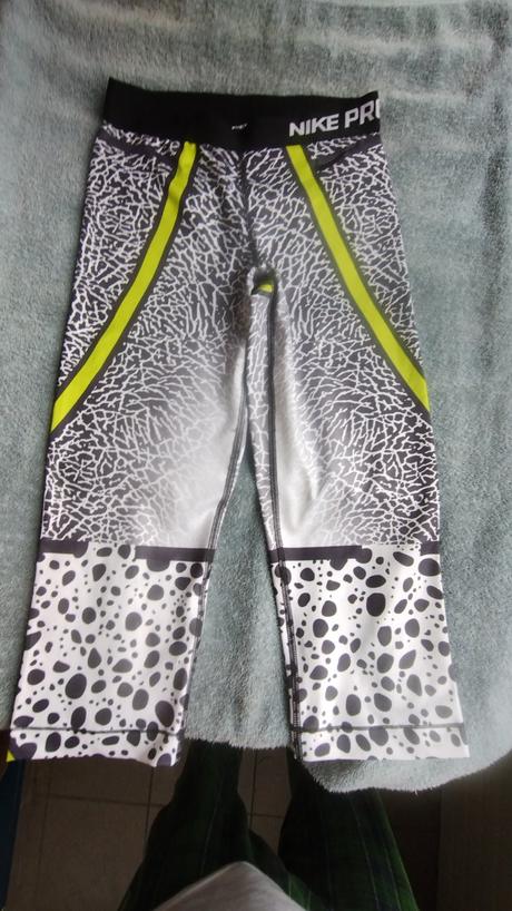 Trojštvrťové legíny, nike,s