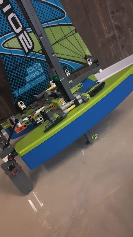 Lego technic 42105 - katamarán  top stav, 