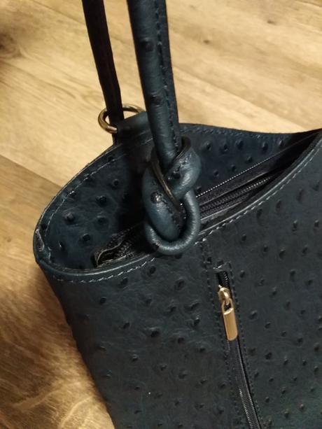 Tmavomodrá celokožená kvalitná kabelka /ruksačik, 