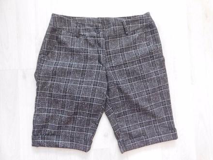 Šortky m , m