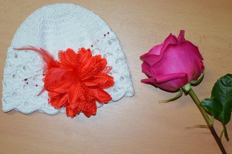 Háčkovaná čiapočka s kvetom, <50 - 158