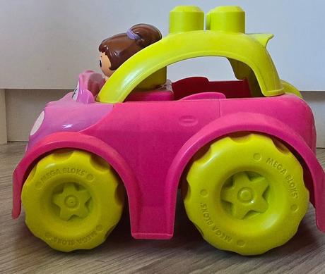 Autíčko mega bloks, 