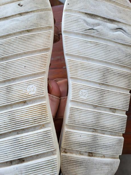 Sandalky  + doporučené poštovné, 32