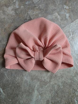 Čiapja s mašľou, 80