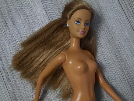 Barbie s rovnými nohami california 2004, 
