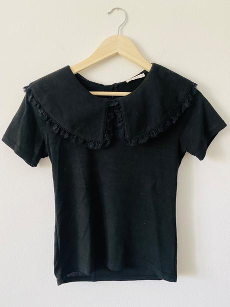 Čierne tričko s ozdobným golierom, s