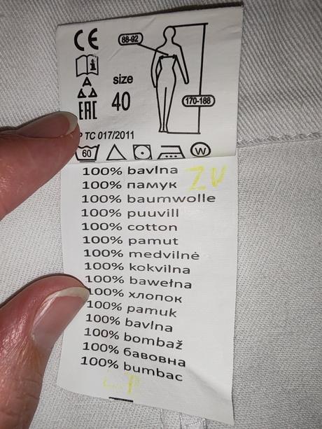 Biely pracovný plášť, 40