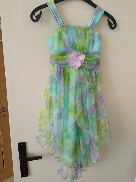 Spoločenské kvetinové asymetrické šaty, 128