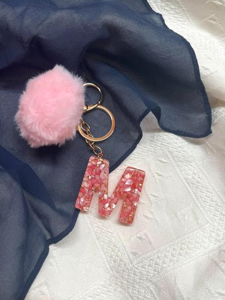 Ručne vyrobené živicové kľúčenky, 