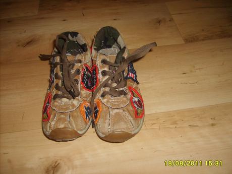 Maskáčové tenisky, 32