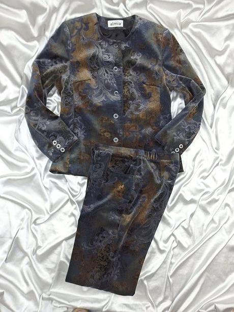 Almia luxusný vintage kostým, 38