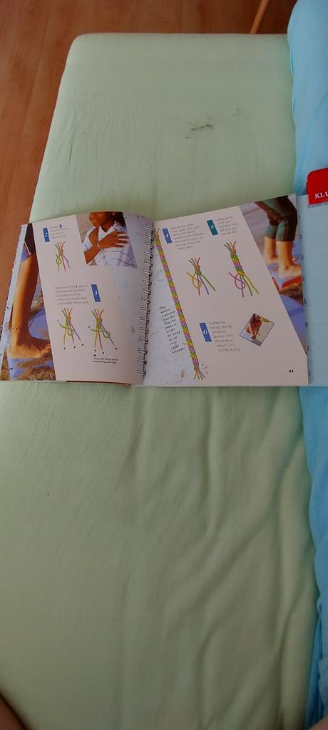 Knižka na výrobu náramkov priateľstva, 