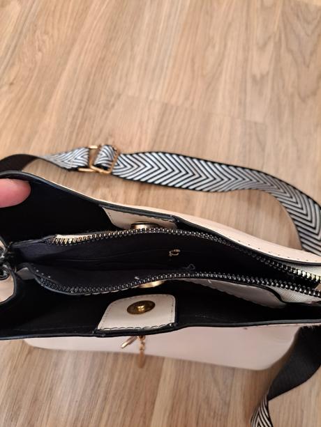 Mala kabelka -motylik, 