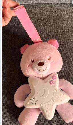 Macko chicco v top stave svieti vydava zvuky,