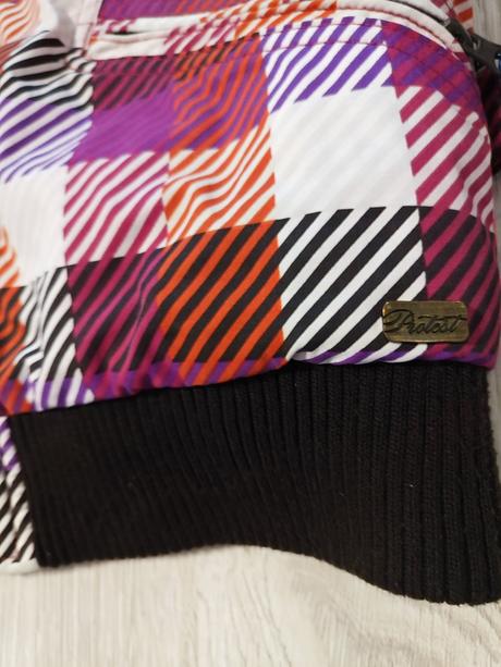 Lyžiarska bunda protest, 40