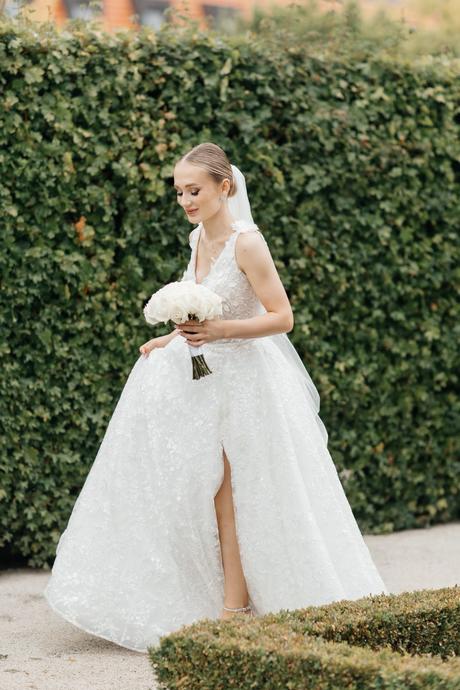 Predám svadobné šaty veľkosť s, s