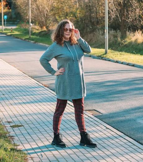 Mikinove šaty s kapucňou, bonprix,42