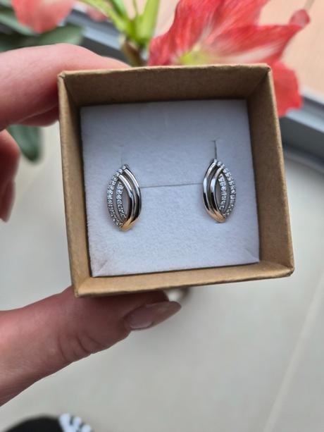 Strieborne nausnice so zirkonmi, 