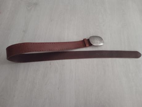 Kožený opasok s prackou, 