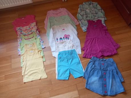 Balík letného oblečenia pre dvojičky dievča v.110, 104–116