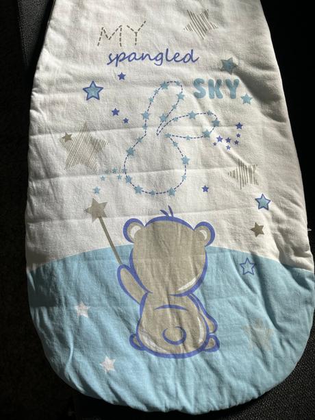 Modrobiela zavinovačka na spanie,