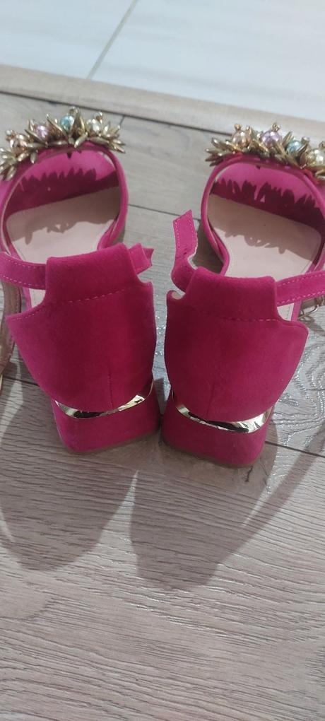 Cyklamenove sandalky, 38